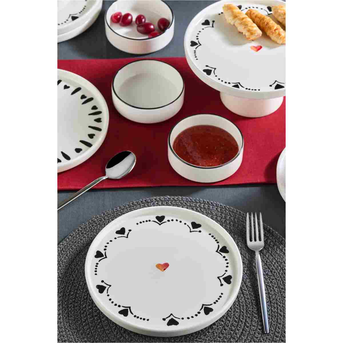 Kitchen Life Premium 11 Parça Black Hearts Ayaklı Sunum Standlı Kahvaltı Takımı - Handmade Kalpli Kahvaltı Takımı - Görsel 3