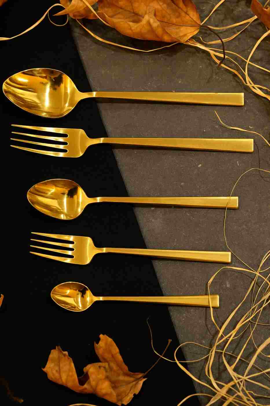 a9cf127fa0fdd321f8b02cf5a5b1a39e Genel Markalar 30 Parça Titanyum Gold Çatal Kaşık Takımı ( Bıçaksız) - Görsel 1