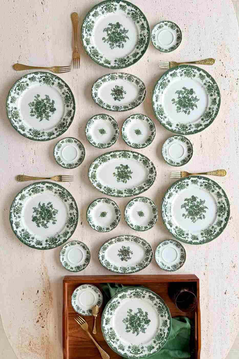 ef1318ec930eeb8bfbef3007ced6ffb0 porselenden Antique green 19 Parça 6 Kişilik Porselen Kahvaltı Takımı - Görsel 1