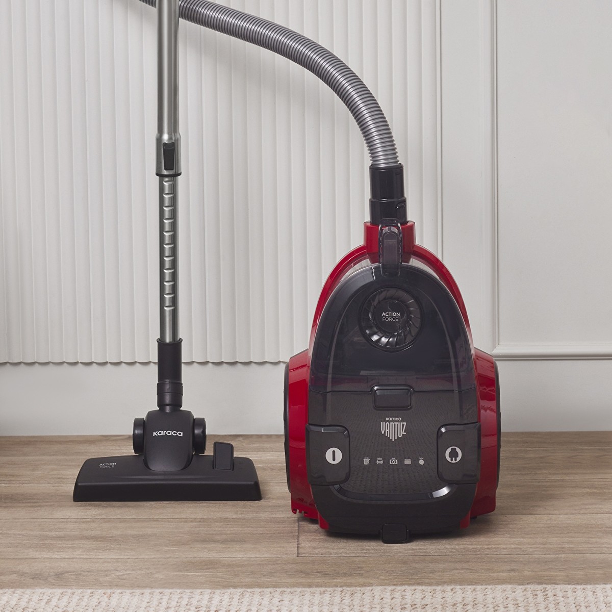 Karaca Vantuz Action Force X10 2 Lt Toz Torbasız Hazneli Elektrikli Süpürge Cherry Red 899 W